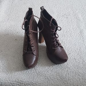 Chuncky ankle bootie